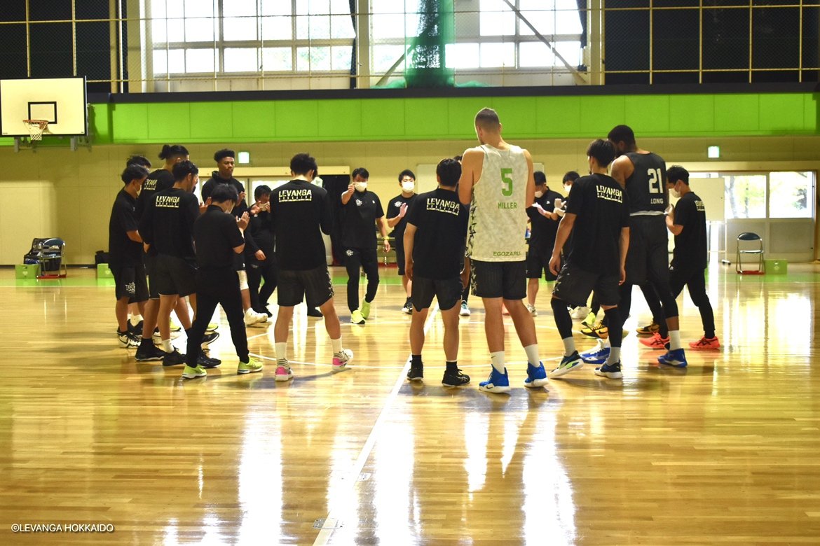 【B.LEAGUE 2021ｰ22 SEASON ホーム開幕節vs新潟 前メディア公開練習】#佐古賢一 HCコメント「開幕から、AWAY戦が... [レバンガ北海道【Twitter】]