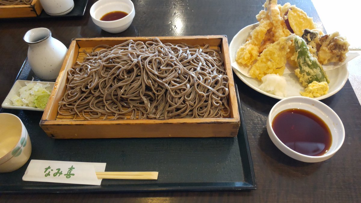 今日のお昼はお蕎麦です。天ぷら美味そうです（笑） [おもちゃの平野【Twitter】]