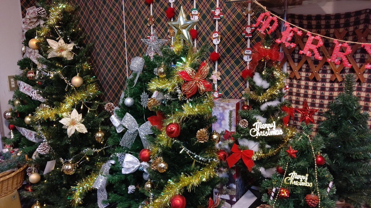 今年はツリー多めかも！ [おもちゃの平野【Twitter】]