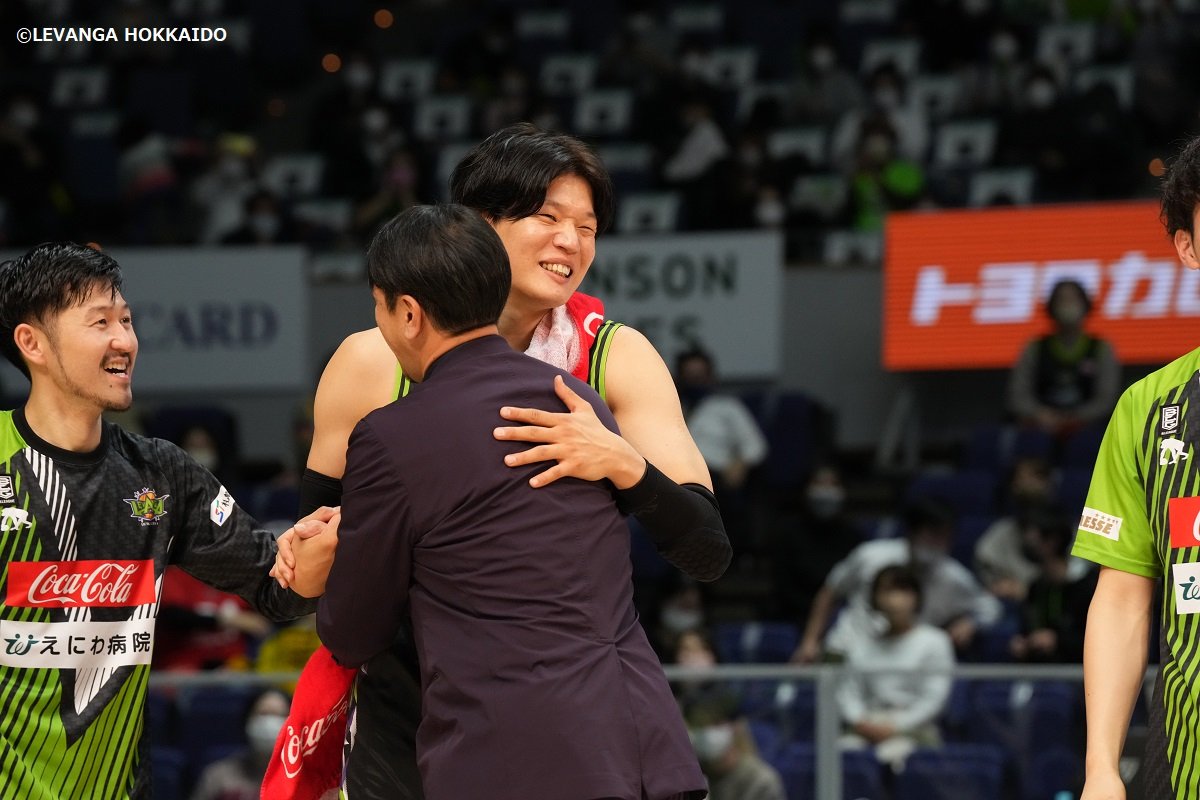 佐古HC『みんな、よく頑張った！』桜井良太😆橋本竜馬😆山口颯斗😆葛原大智😐ｽﾝ…(#Bリーグオールスター のファン投票、11/30ま... [レバンガ北海道【Twitter】]
