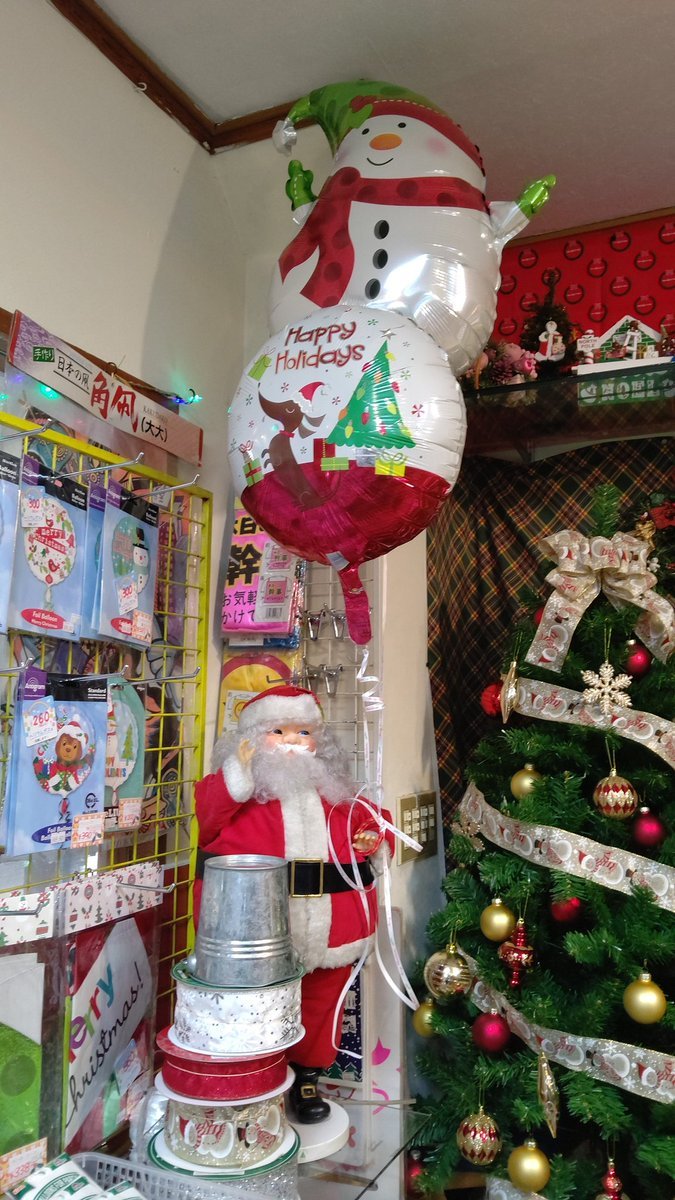 サンタさんに風船を持たせてみました🎈 🧑🏻‍🎄 [おもちゃの平野【Twitter】]