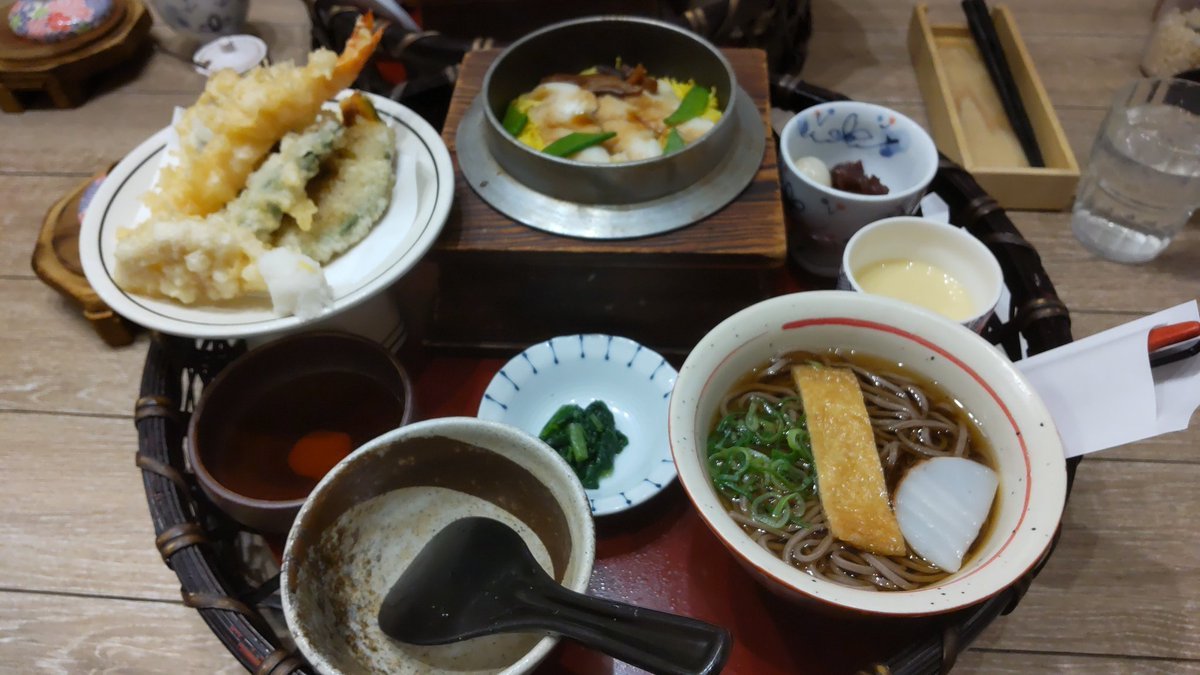 今日のお昼は、お手軽会席料理ですね（笑） [おもちゃの平野【Twitter】]