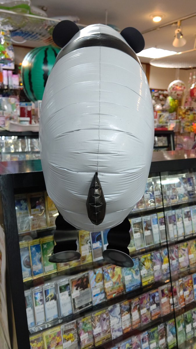 お手手だけ止めたらお尻がプリっとはみ出てきました😆かわいいなパンダちゃん🐼 [おもちゃの平野【Twitter】]