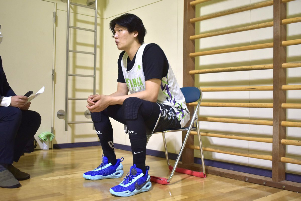 ちょっと簡単すぎましたかね…？👟✨毎月取材されている方には、青は珍しいですね…！と言われていましたが、レバブーの皆さんには余裕... [レバンガ北海道【Twitter】]