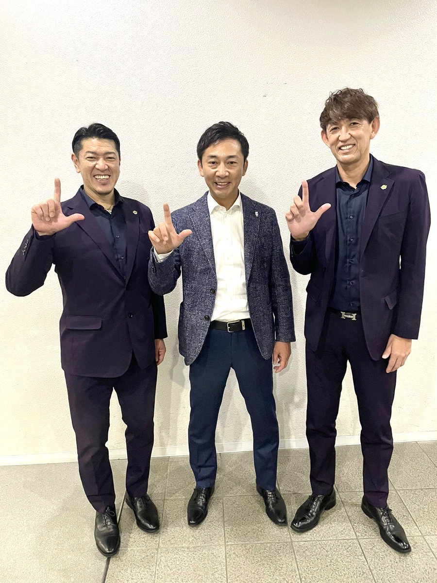 本日の試合後📸こちらの3人には、ある共通点があるのです。#Bリーグ#島田慎二 チェアマン @SHIMADASHINJI #レバンガ北海道#... [レバンガ北海道【Twitter】]