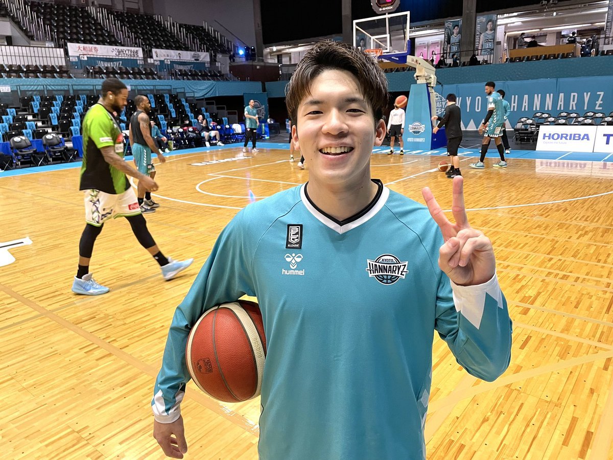 うっちーーーーー!!!!!相変わらずE笑顔や…☺️✨@KikusuiAkito @kyotohannaryz #レバンガ北海道 #Bリーグ#... [レバンガ北海道【Twitter】]