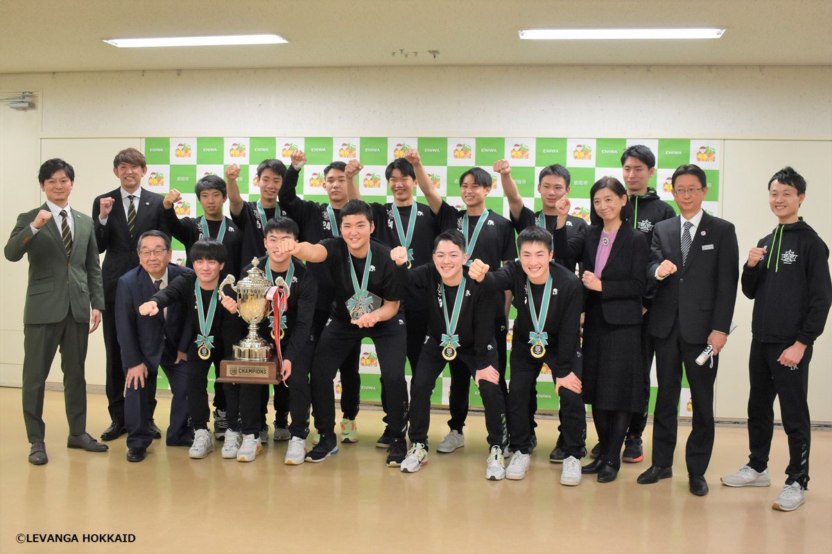 🏵️ご報告🏵️先日 #レバンガ北海道U18 は「B.LEAGUE U18 CHAMPIONSHIP 」優勝報告のため、原田裕恵庭市長へ表... [レバンガ北海道【Twitter】]