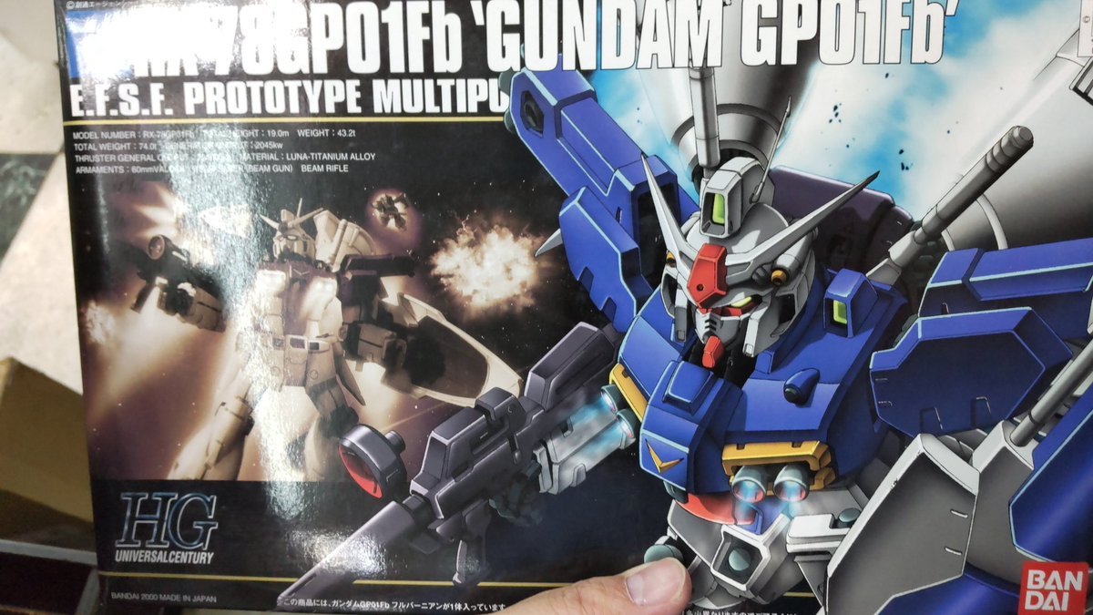 倉庫に赤バンダイのプラモデルありました!レアキット（笑） [おもちゃの平野【Twitter】]