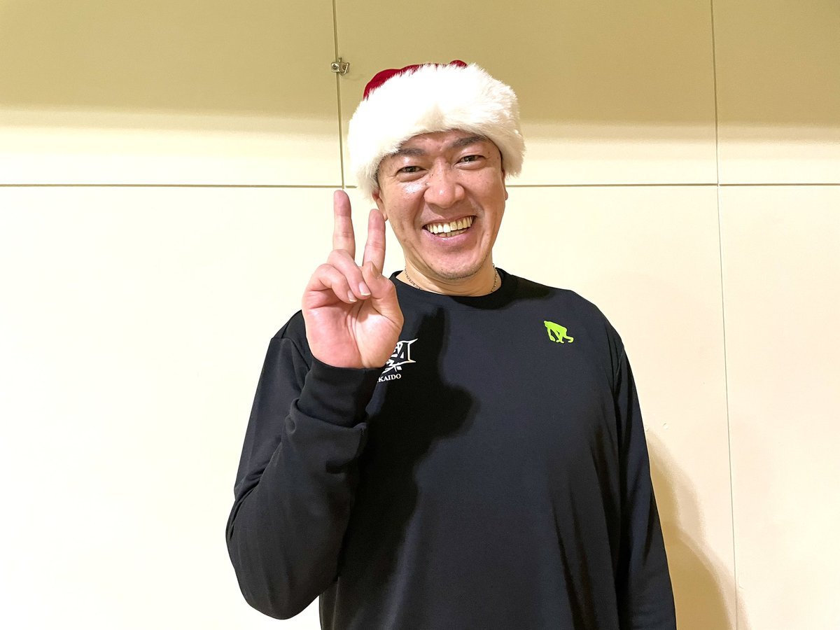 レバブーのみなさん、こんばんは。佐ンタです🎅✨クリスマスまで、あと2日ですね。北海きたえーるで、激アツのクリスマスを一緒に過... [レバンガ北海道【Twitter】]