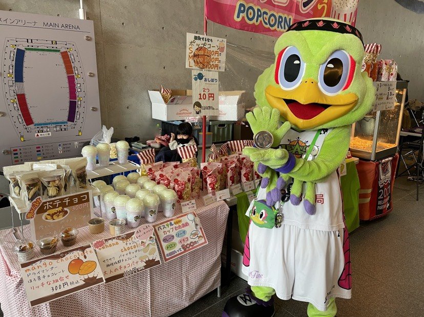 デザートは別腹😋💚全緑応援のエネルギーチャージ🔥🔥🔥🍫キタカラ　・ポテチョコ ￥300-・パステルカップわたあめ ￥300-他?... [レバンガ北海道【Twitter】]