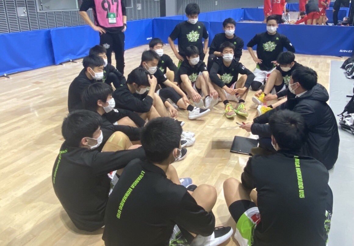 🏀U15情報⛹️‍♂️まもなく15:30 TIP OFF.『Jr.ウインターカップ2021-22』#レバンガ北海道U15 の初戦、全緑応援... [レバンガ北海道【Twitter】]