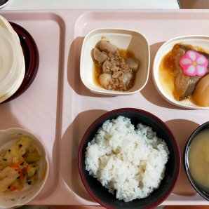 入院6日目の夕食 #半月板損傷 #北新病院 [やさしい、とんこつ 麺 かまくら【Twitter】]