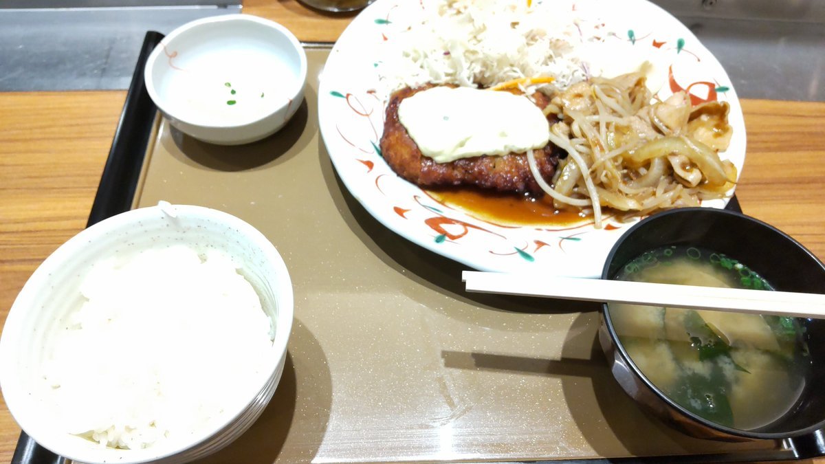 今日の晩御飯は、お肉いっぱいです!美味そうです! [おもちゃの平野【Twitter】]