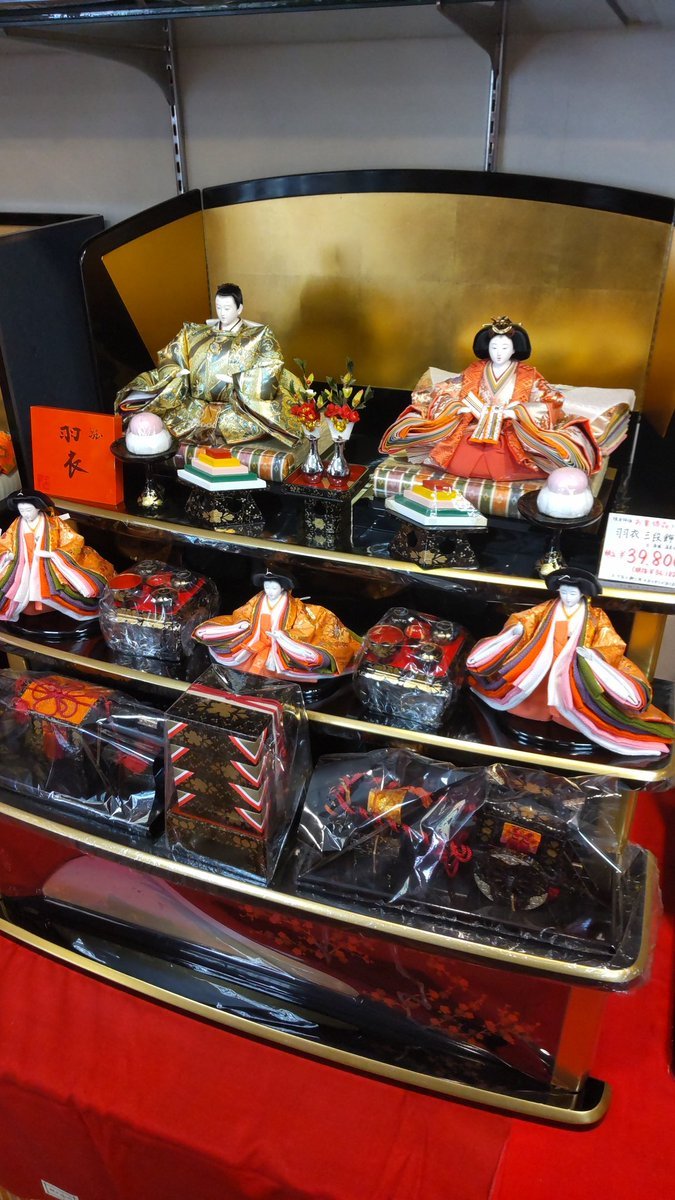 おもちゃの平野でひな人形販売中です。現品販売で、凄くお買い得です。画像のひな人形は39800円!桁違いのお買い得！よろしく... [おもちゃの平野【Twitter】]