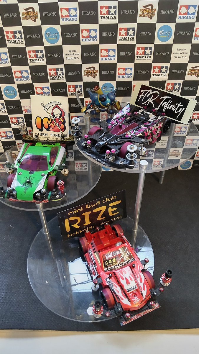 おもちゃの平野ミニ四駆大会オープン部門優勝は右近くんです!予選高成績でクリアした猛者揃いのなか、見事な優勝です!おめでとう... [おもちゃの平野【Twitter】]