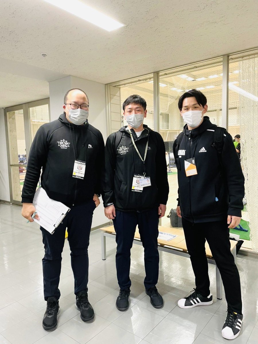 『B.LEAGUE U15 CHAMPIONSHIP 2022』開催中の東京体育館で、嬉しい再会が😊😊✨😊#アルバルク東京 アシスタン... [レバンガ北海道【Twitter】]