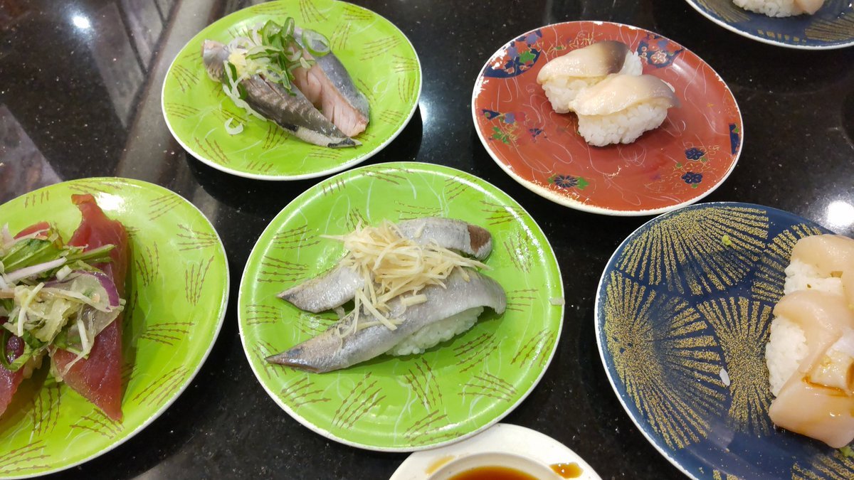 今日のお昼はお手軽寿司です既に晩御飯かも？（笑） [おもちゃの平野【Twitter】]