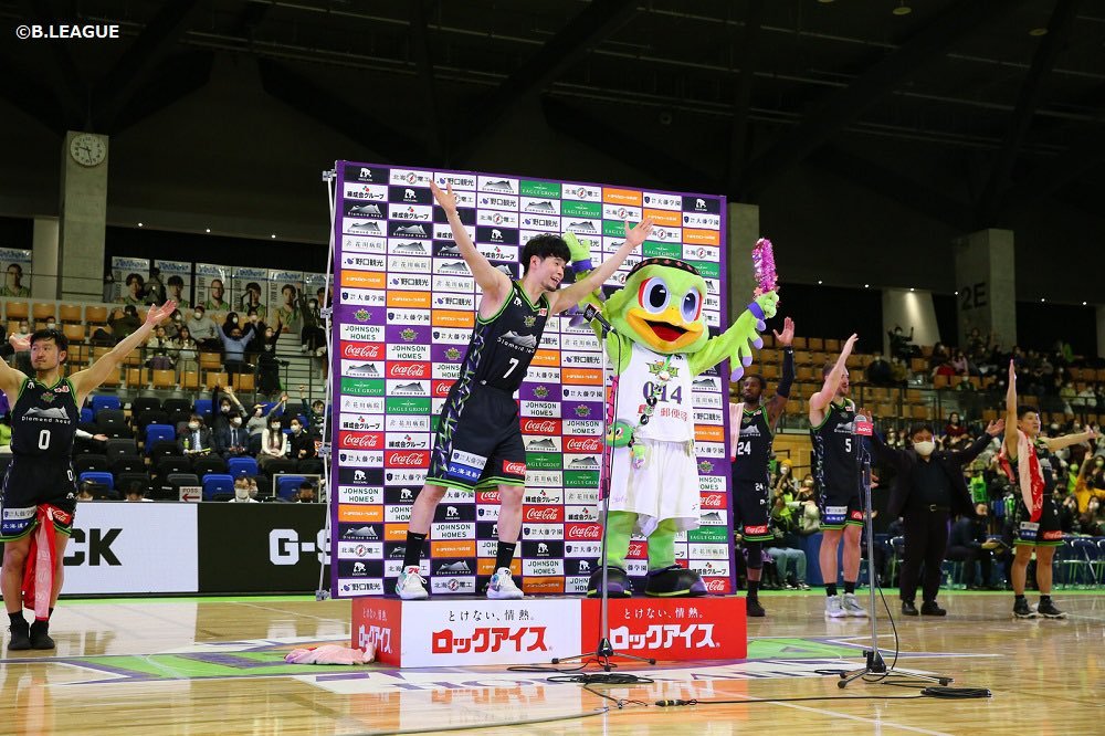 4/13(水)の三遠戦は、今季最後の夜開催のホームゲーム 🌙よく冷えた #サッポロビール や、サワー類、おいしいアリーナグルメを片手に..... [レバンガ北海道【Twitter】]