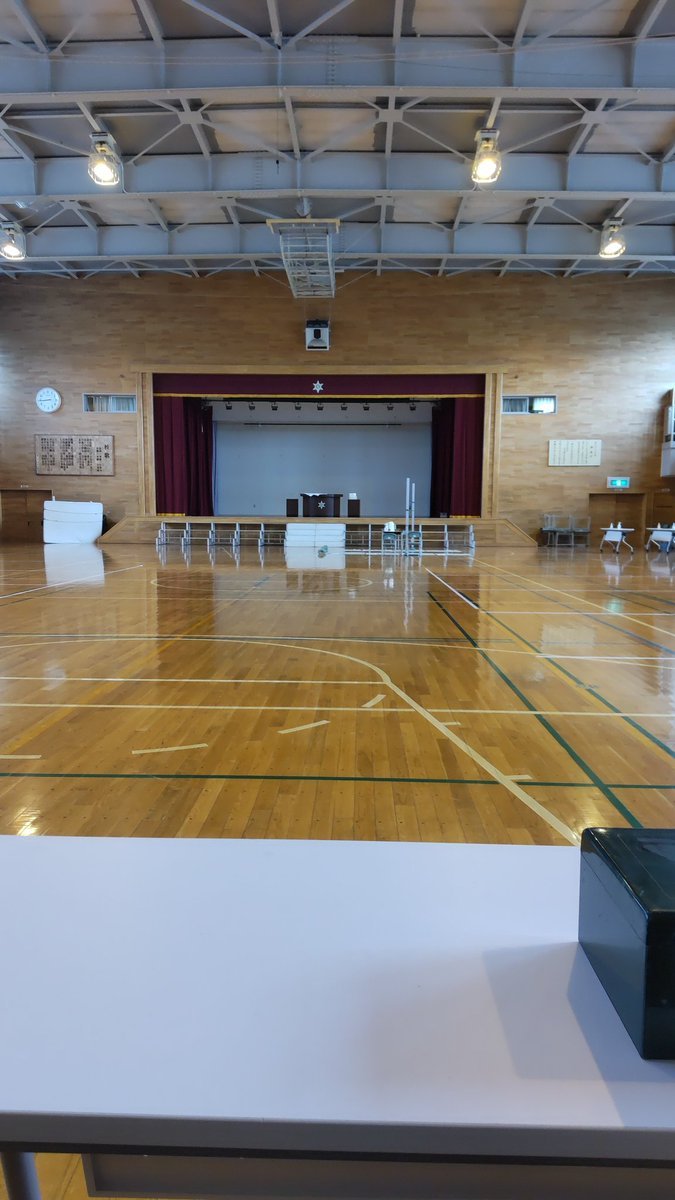 今年も小学校の新一年生入学準備日に来ています。元気なピカピカ一年生!笑顔がいい感じです! [おもちゃの平野【Twitter】]