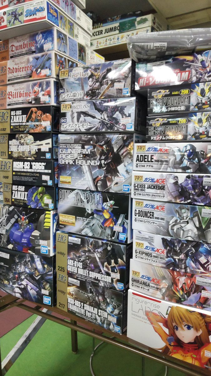 おもちゃの平野のプラモデルが再入荷しました。ナラティヴAとか、ボリュームスゲ～ってなりますが、個人的にはザクスナイパーが... [おもちゃの平野【Twitter】]