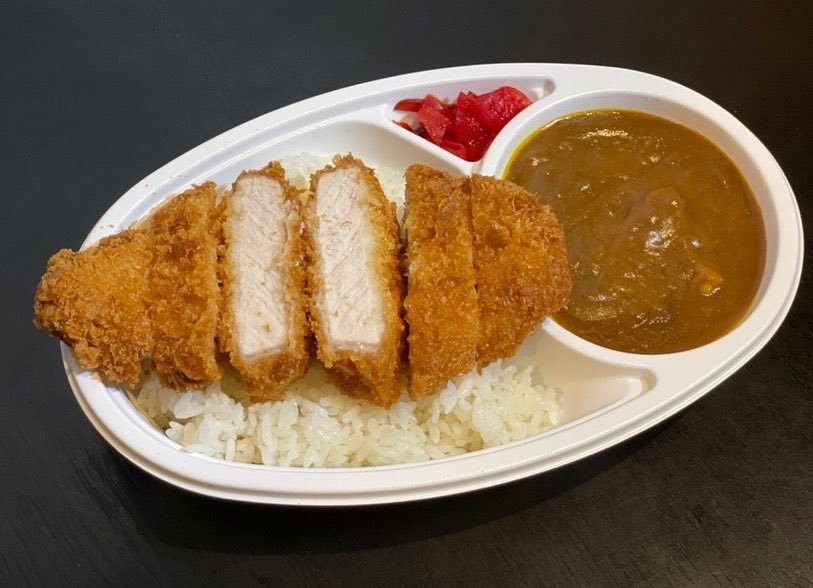 カレーメニューが大人気で嬉しいです🤩🙏✨UberEatsではハレノヒという店舗名です☺️！本日で延長営業最終日です！出前館では送料無料.... [らぁめん銀波露 札幌手稲店【Twitter】]