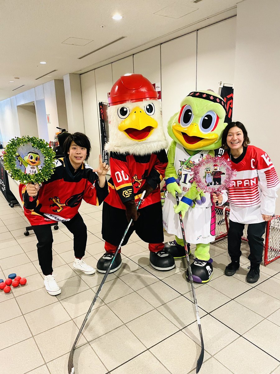 まもなく12:45より、選手コートイン⛹️‍♂️🔥今日はBGMがいつもと違うのです。ぜひご注目…ご注耳くださいませ🏒✨👂アイスホッケー... [レバンガ北海道【Twitter】]