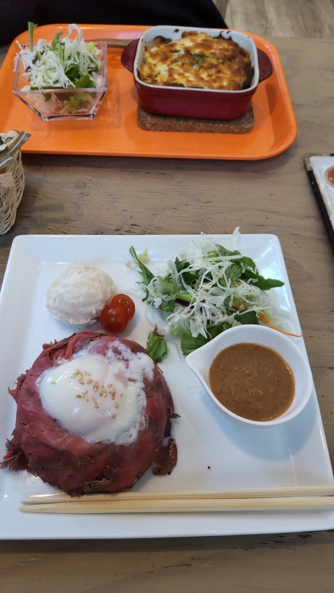 お昼も食べちゃう! [おもちゃの平野【Twitter】]