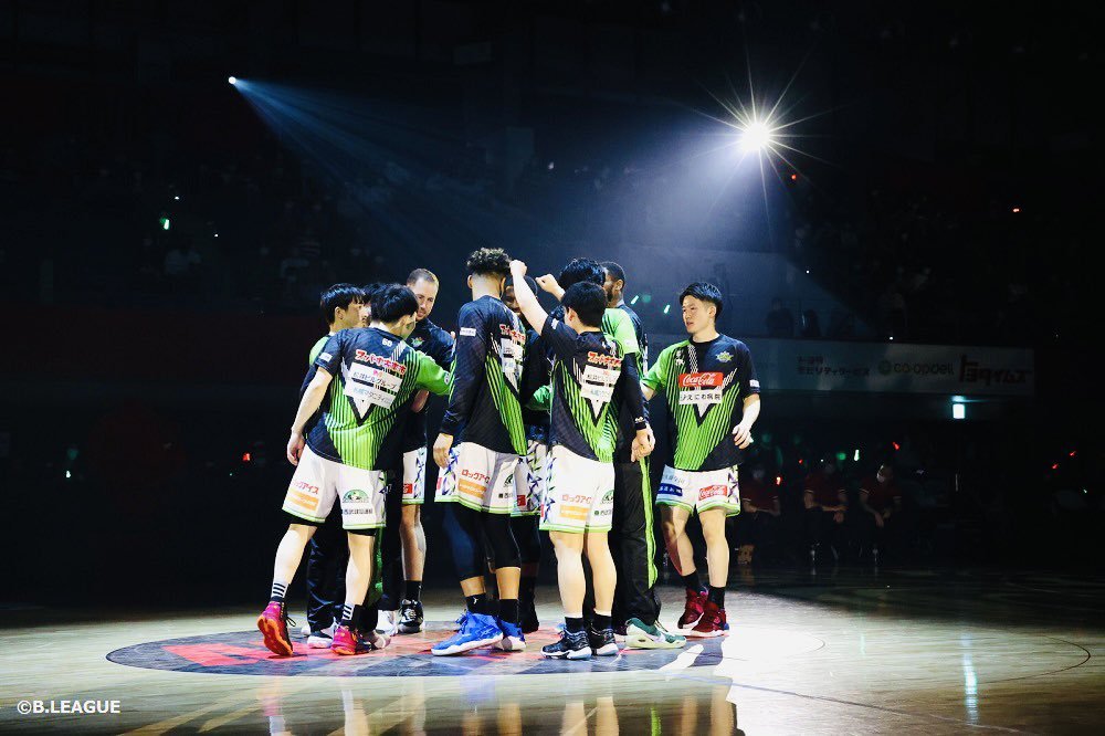 GAME DAY.北海道を離れて応援してくださる方の目の前でプレーを見てもらえる今季最後の日。会場で、北海道からも、全緑応援よろし... [レバンガ北海道【Twitter】]