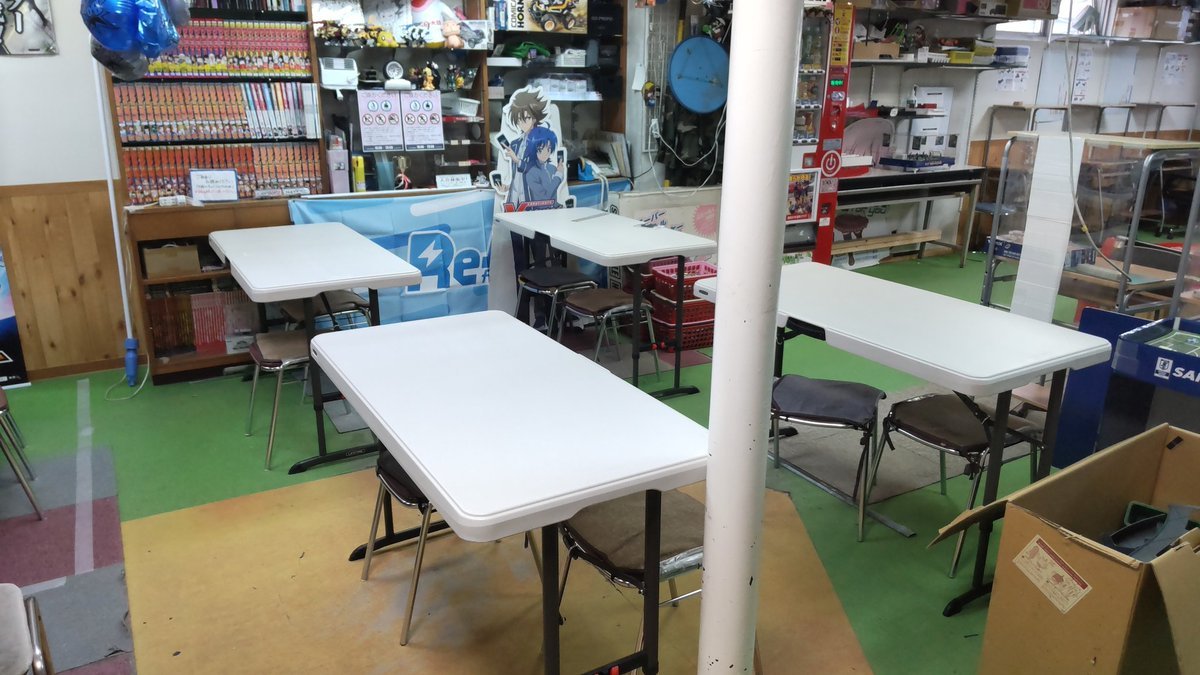 おもちゃの平野ではミニ四駆ピットスペースデュエルスペースとして使えるようにテーブルと椅子を増設しました。少しづつか... [おもちゃの平野【Twitter】]