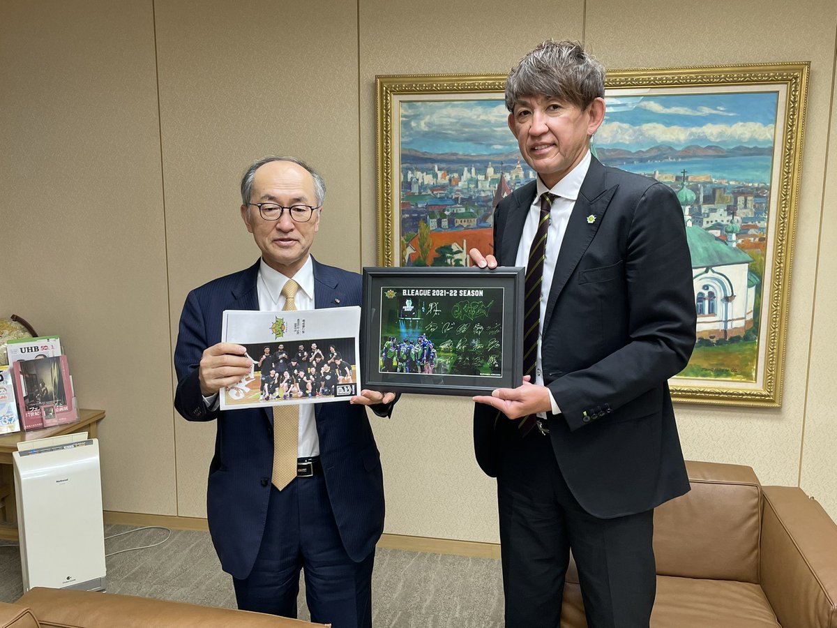 ⛹️‍♂️シーズン終了のご挨拶🙏オフィシャルメディアパートナーである #北海道文化放送 様へ2021-22シーズン終了のご挨拶訪問をさせて... [レバンガ北海道【Twitter】]