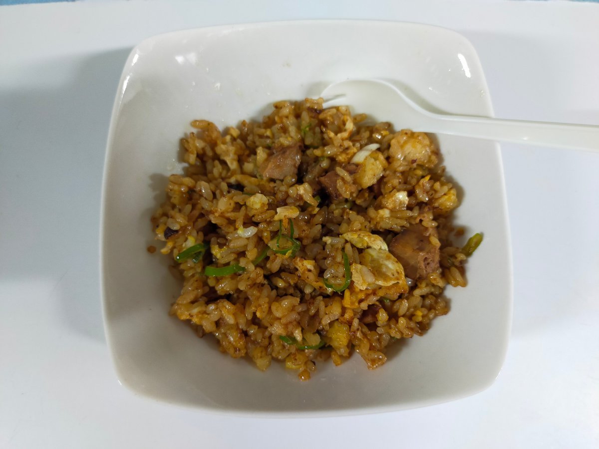 バテる前に朝昼兼用まかないチャーハン黒マー油入り食べる #チャーハン #黒マー油 [やさしい、とんこつ 麺 かまくら【Twitter】]