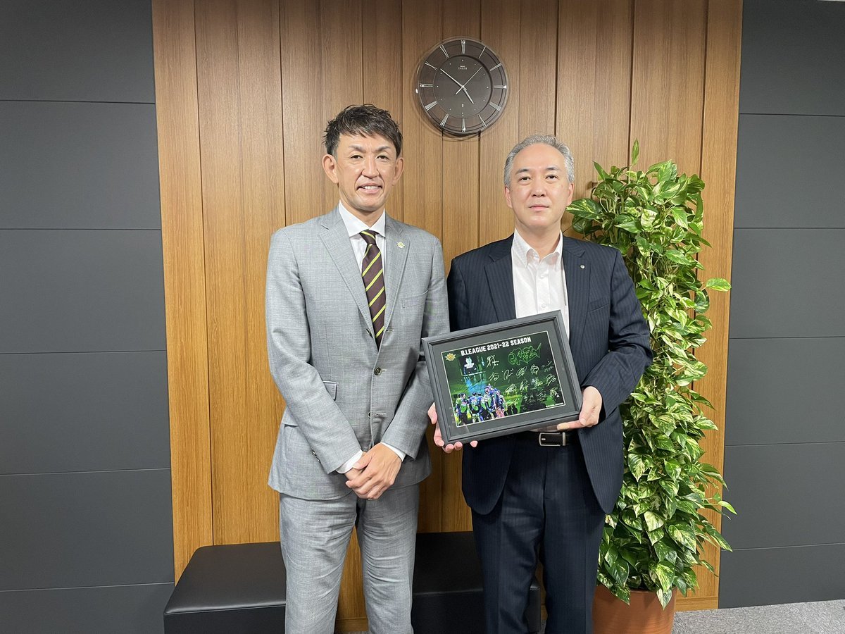 ⛹️‍♂️シーズン終了のご挨拶🙏オフィシャルパートナーである #中道リース株式会社 様へ2021-22シーズン終了のご挨拶訪問をさせていた... [レバンガ北海道【Twitter】]