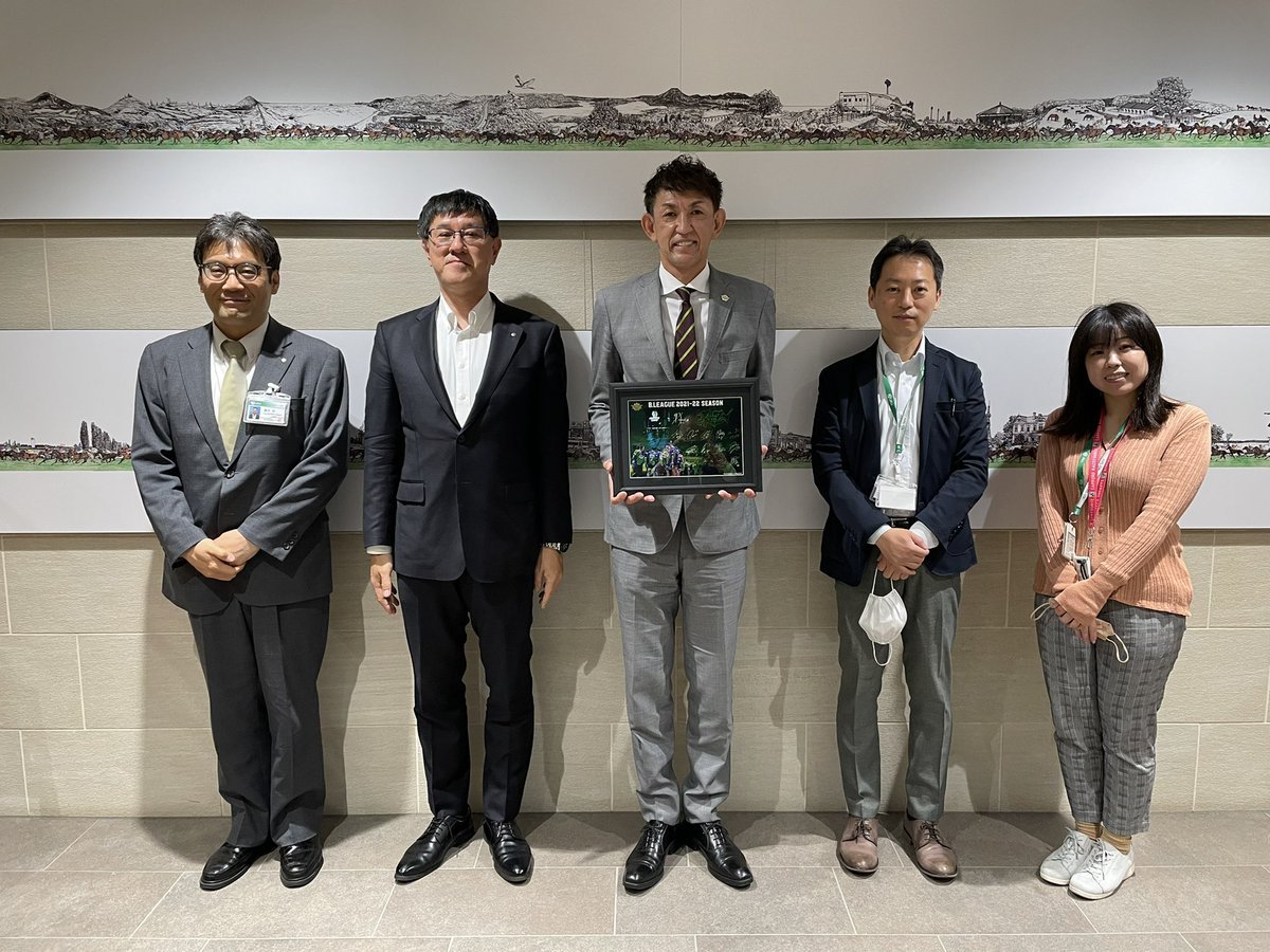 ⛹️‍♂️シーズン終了のご挨拶🙏オフィシャルパートナーである #日本中央競馬会札幌競馬場 様へ2021-22シーズン終了のご挨拶訪問をさせ... [レバンガ北海道【Twitter】]