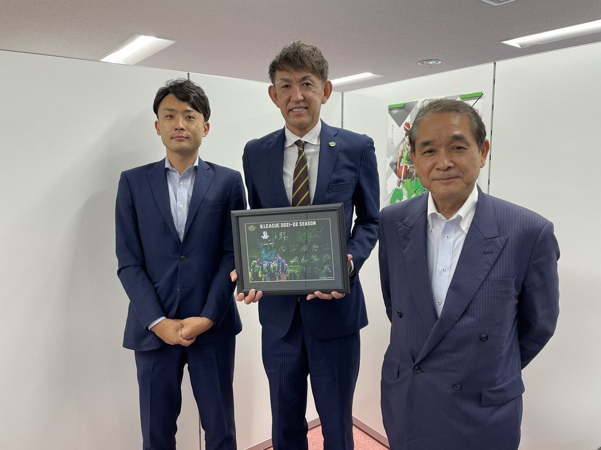 ⛹️‍♂️シーズン終了のご挨拶🙏オフィシャルパートナーである #株式会社レックスコーポレーション 様へ2021-22シーズン終了のご挨拶訪... [レバンガ北海道【Twitter】]