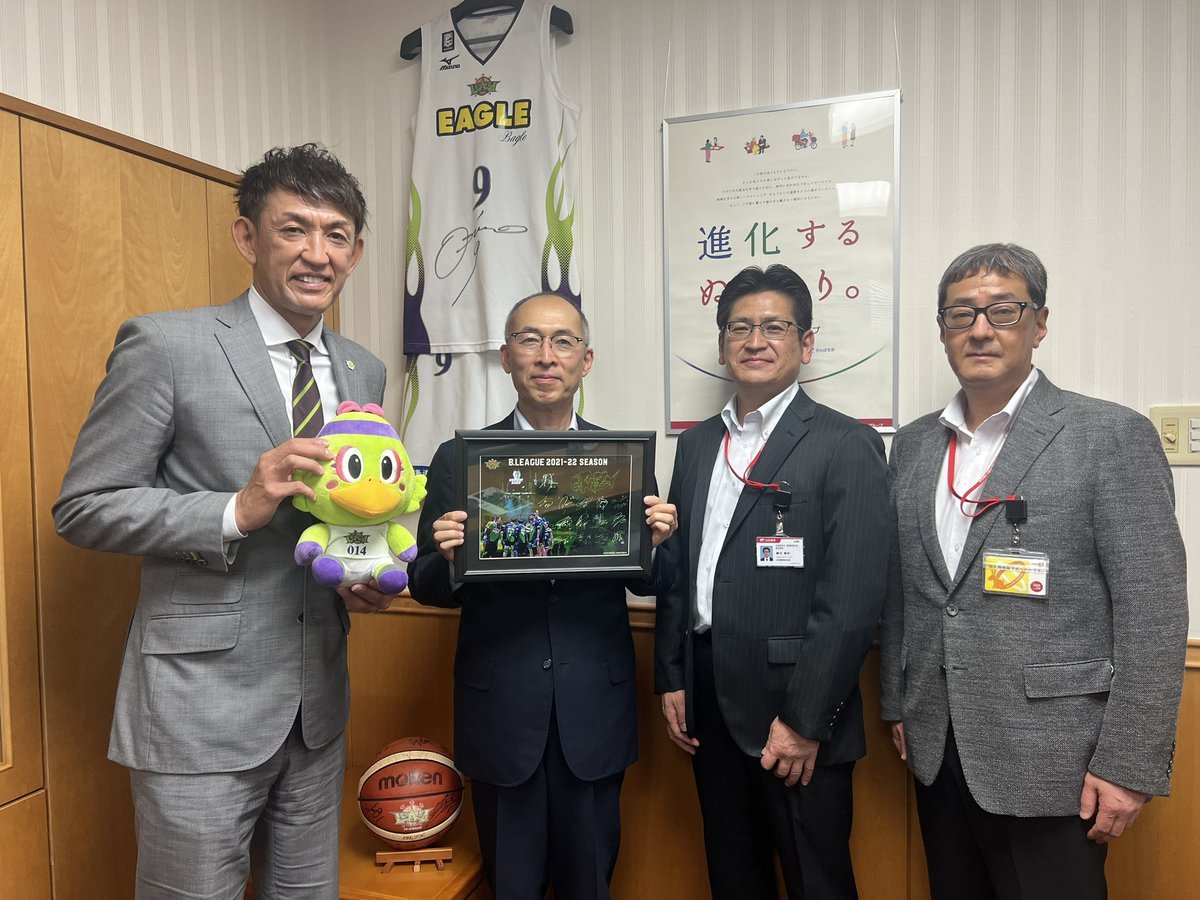 ⛹️‍♂️シーズン終了のご挨拶🙏オフィシャルパートナーである #日本郵便株式会社北海道支社 様へ2021-22シーズン終了のご挨拶訪問をさ... [レバンガ北海道【Twitter】]