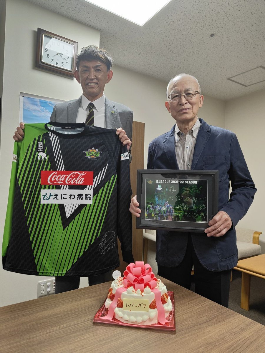 ⛹️‍♂️シーズン終了のご挨拶🙏オフィシャルパートナーである #医療法人社団我汝会えにわ病院 様へ2021-22シーズン終了のご挨拶訪問を... [レバンガ北海道【Twitter】]