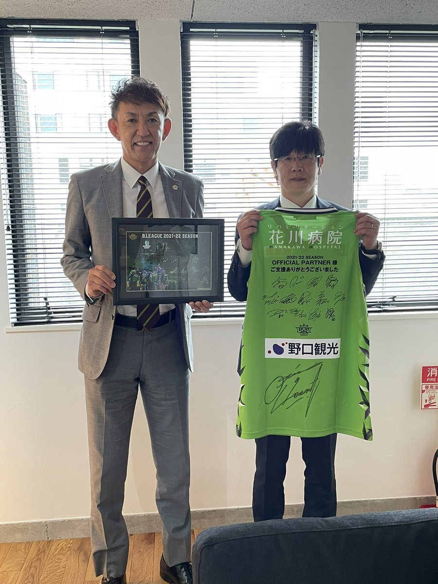 ⛹️‍♂️シーズン終了のご挨拶🙏オフィシャルパートナーである #株式会社ジョンソンホームズ 様へ2021-22シーズン終了のご挨拶訪問をさ... [レバンガ北海道【Twitter】]