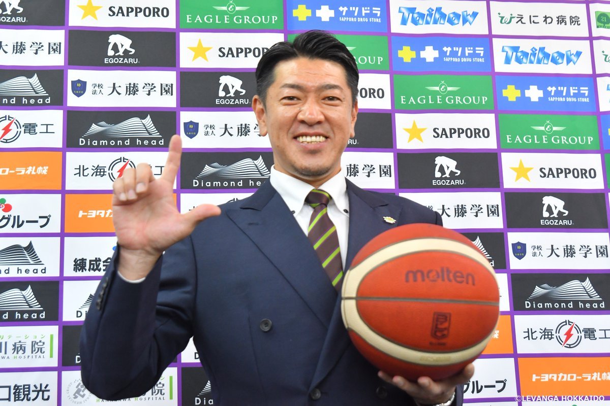 📸会見実施のご報告💬本日、2022-23シーズンの契約継続を発表しておりました、#佐古賢一 HCの会見を実施いたしました。『積み重ねる.... [レバンガ北海道【Twitter】]