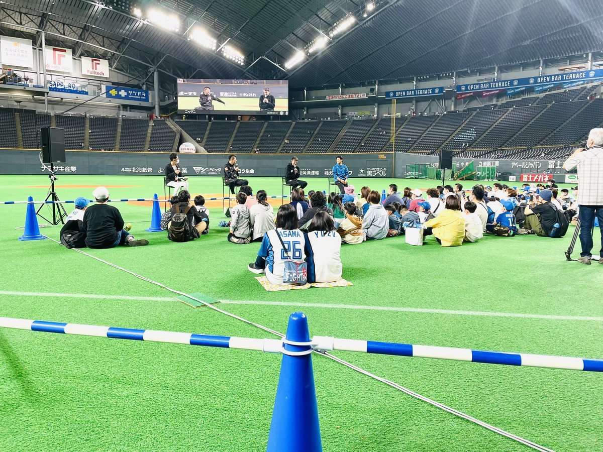 稲葉SCO、河合CRC、立浪監督…じゃなくて、立浪監督(中日)に似ているとよく言われる(本人談)、折茂武彦との豪華なレジェンドトークシ... [レバンガ北海道【Twitter】]