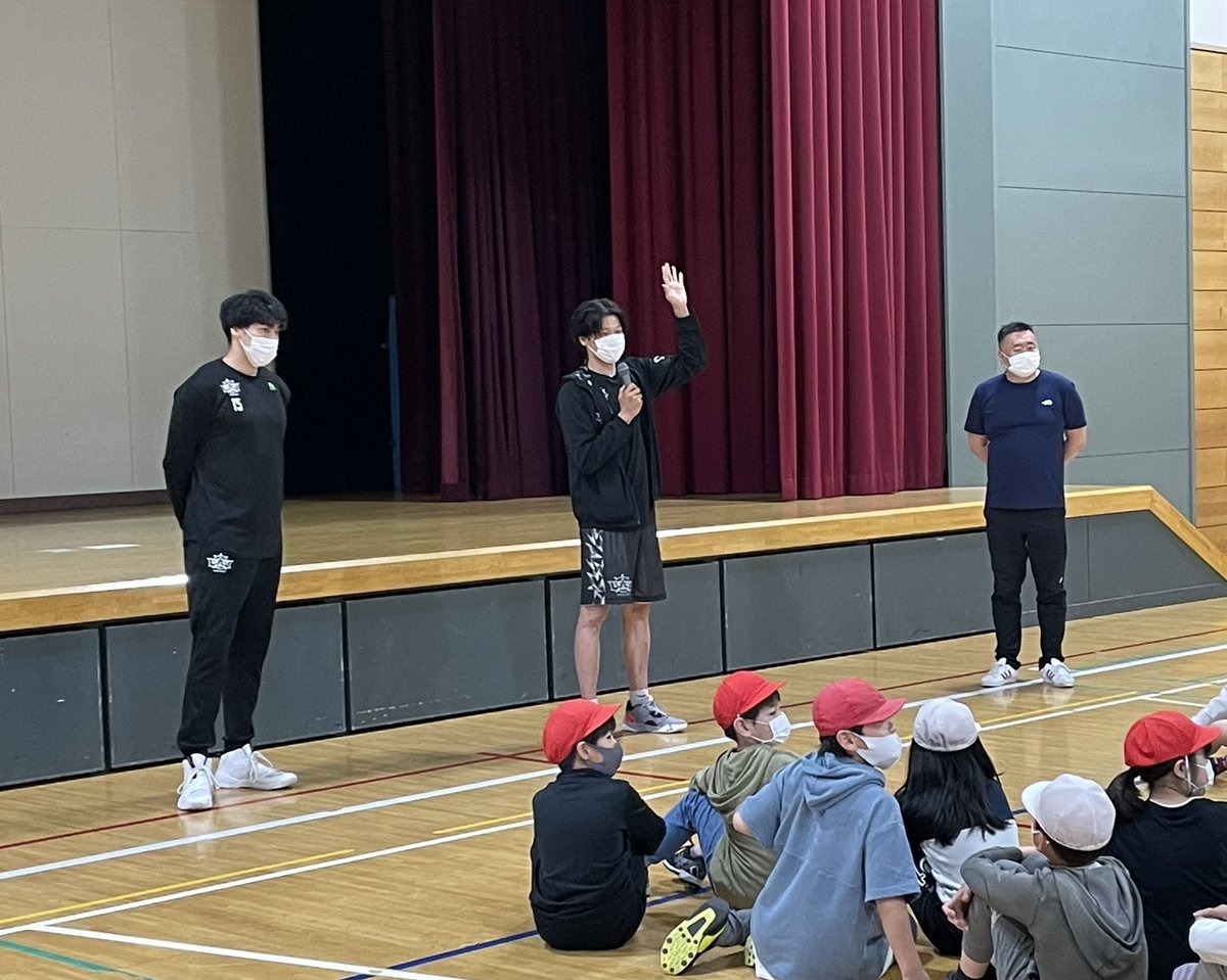 #函館 小学校訪問プロジェクト2校目は、#北斗市立浜分小学校 にお伺いしました🏫🏀#レバンガ北海道 は北海道各地でスポーツ振興のお手..... [レバンガ北海道【Twitter】]