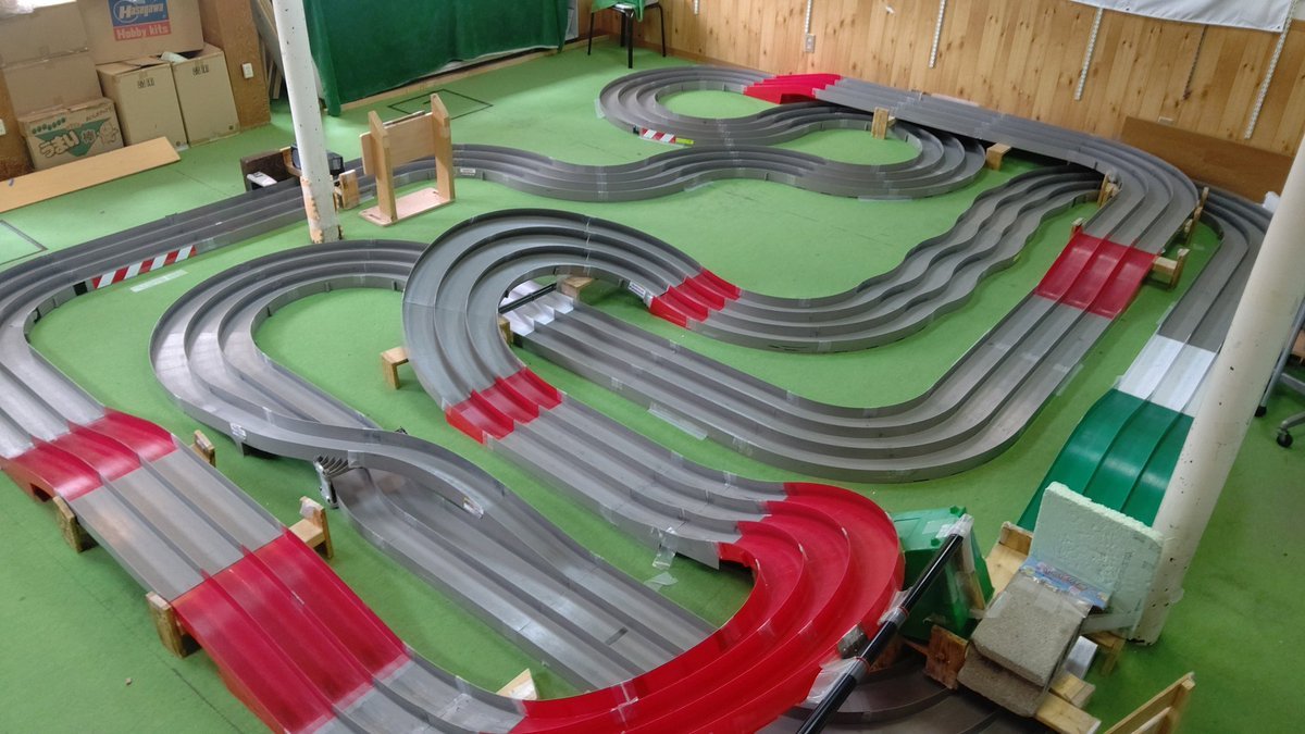 どうやら月曜日にコース変更することになりそうですね！走り納めはこの週末で😆#ミニ四駆 #常設コース #おもちゃの平野 [おもちゃの平野【Twitter】]