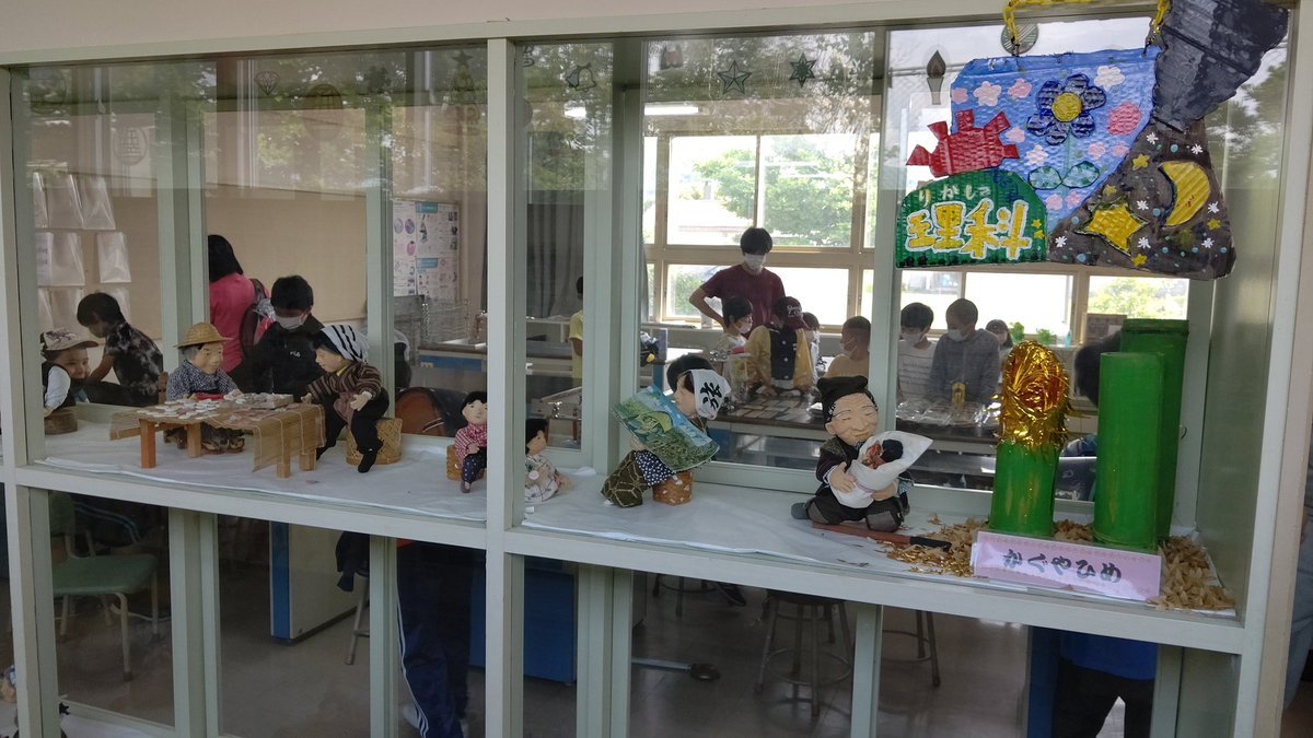 どれにする？とワイワイ。小学生ってこんなにパワフルでしたっけ💦#ミニ四駆教室 #おもちゃの平野 [おもちゃの平野【Twitter】]