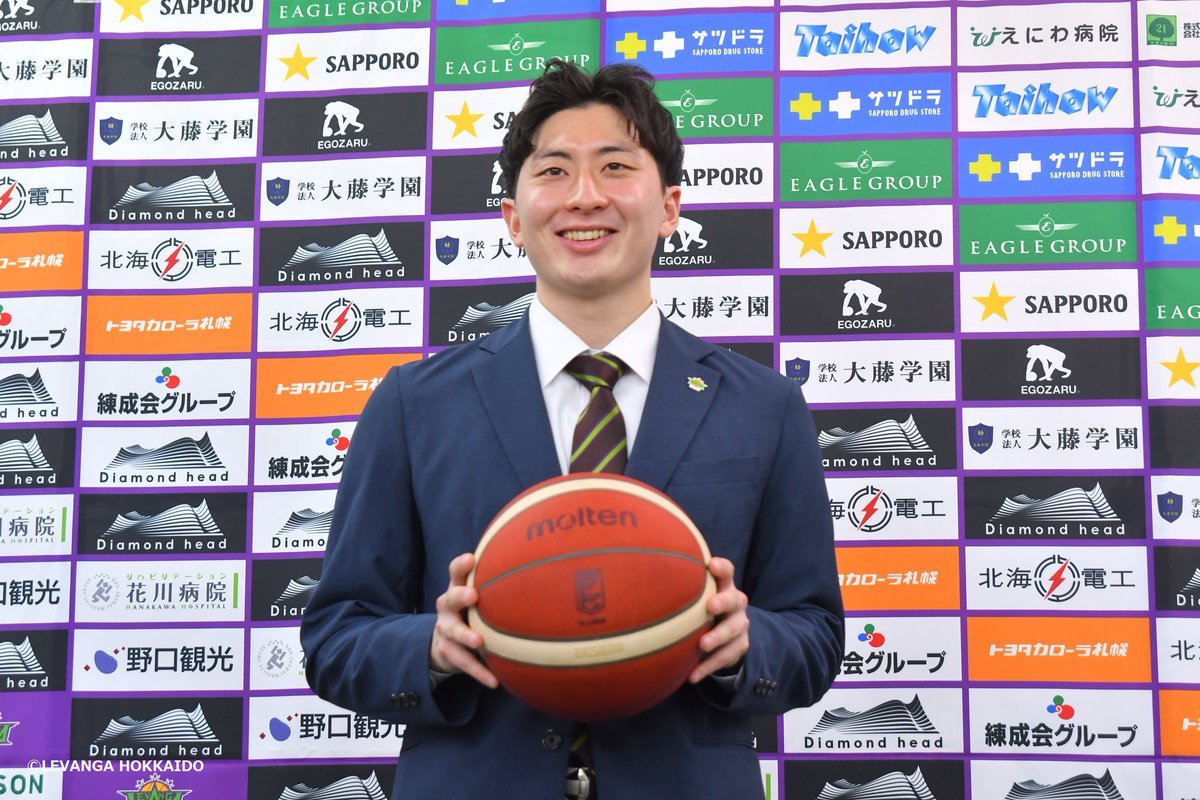 先日 #松下裕汰 選手の2022-23シーズンの契約継続会見を実施いたしました。『昨季の課題でもあったシュートの確率を上げること、デ... [レバンガ北海道【Twitter】]
