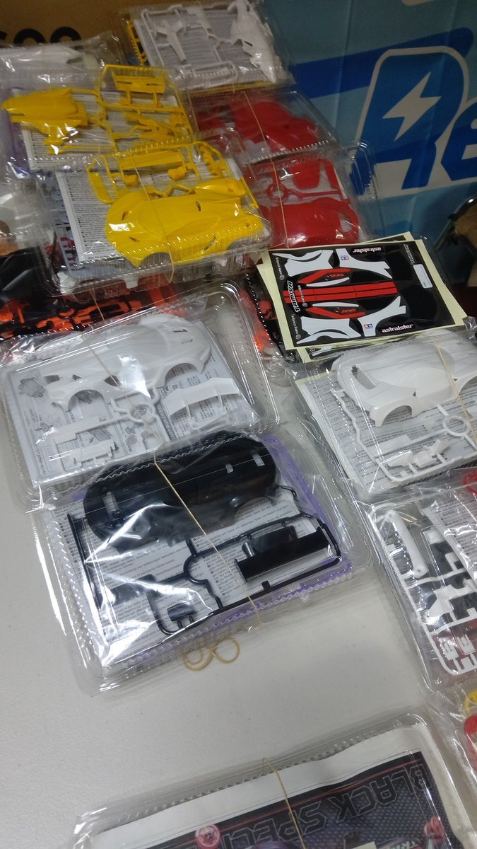 おはようございます☁ミニ四駆弁当は順調に準備できてます。ご協力くださった皆様本当にありがとうございます😭開店でーす！#おも... [おもちゃの平野【Twitter】]