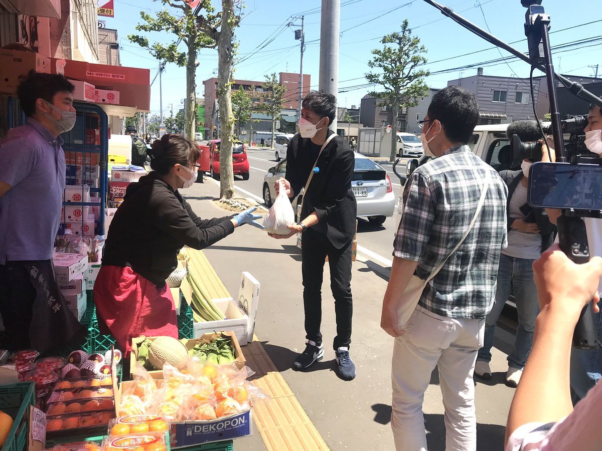 📺TV出演情報📺本日の #STV『#どさんこワイド』福さんぽのコーナーに #折茂武彦 が登場。福永アナと #北海きたえーる 周辺をお散歩... [レバンガ北海道【Twitter】]