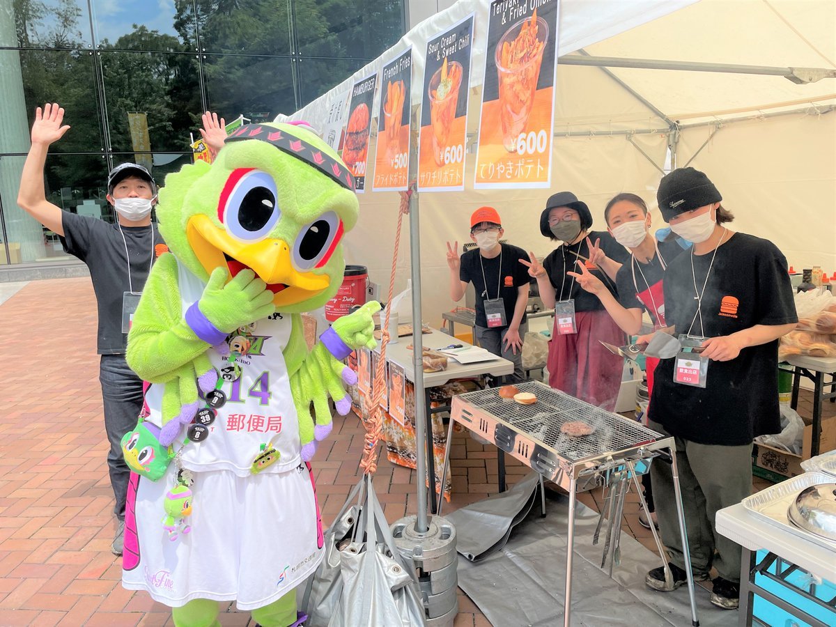 6/18 #折茂武彦引退試合 今日は1階の外に飲食ブースが出店しています🍴😋腹が減っては戦はできぬ。皆さま、14:05TIP OFFに向... [レバンガ北海道【Twitter】]