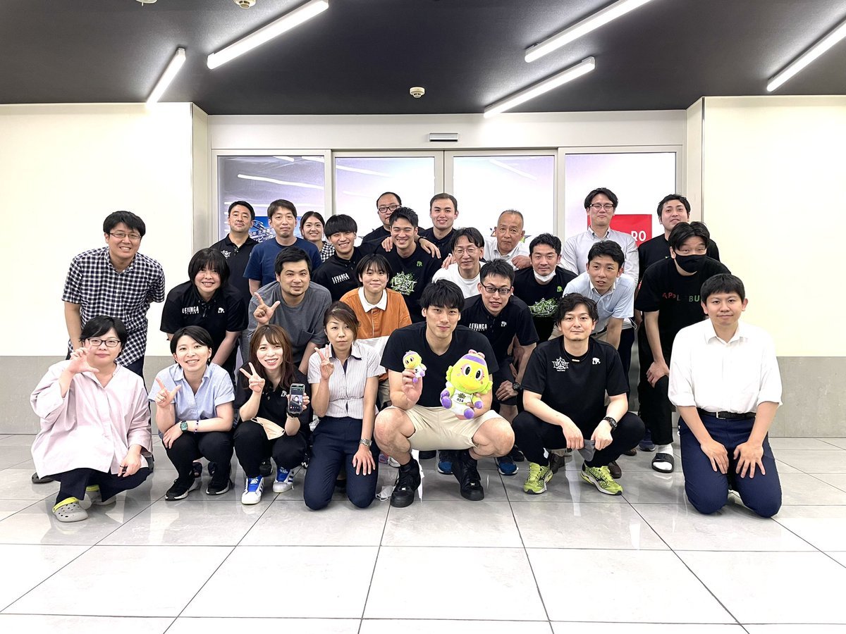 本日、北海道を旅立つ前に #玉木祥護 選手が事務所にご挨拶に来てくれました☺️✨またコートで会えるのを楽しみにしています!!⛄️🍀🧡地.... [レバンガ北海道【Twitter】]