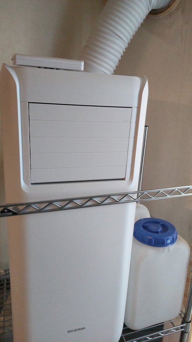 今年の夏も暑くなると予想してスポットクーラーを設置した。換気口に直接排気出来るように工夫しました。寝苦しい夜もヘッチャラ!... [おもちゃの平野【Twitter】]