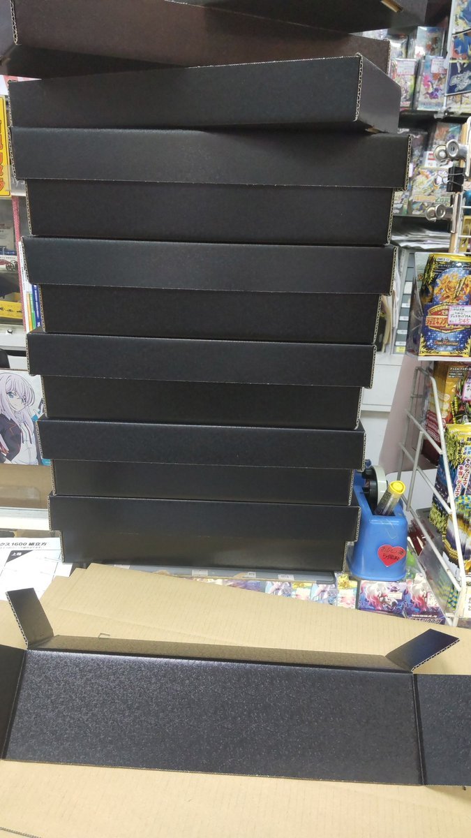 買ったポケカのノーマルカードの整理が辛くなってきたのでケースを買ってしっかり整頓して在庫するスタイル!（笑） [おもちゃの平野【Twitter】]