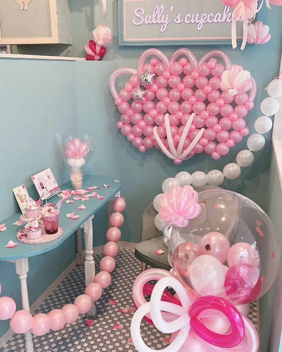 バルーン装飾ってヘリウム風船を浮かべるイメージが強いんでしょうか…ヘリウム無しでも可愛く出来るのに！…上手に提案できる力が欲... [おもちゃの平野【Twitter】]